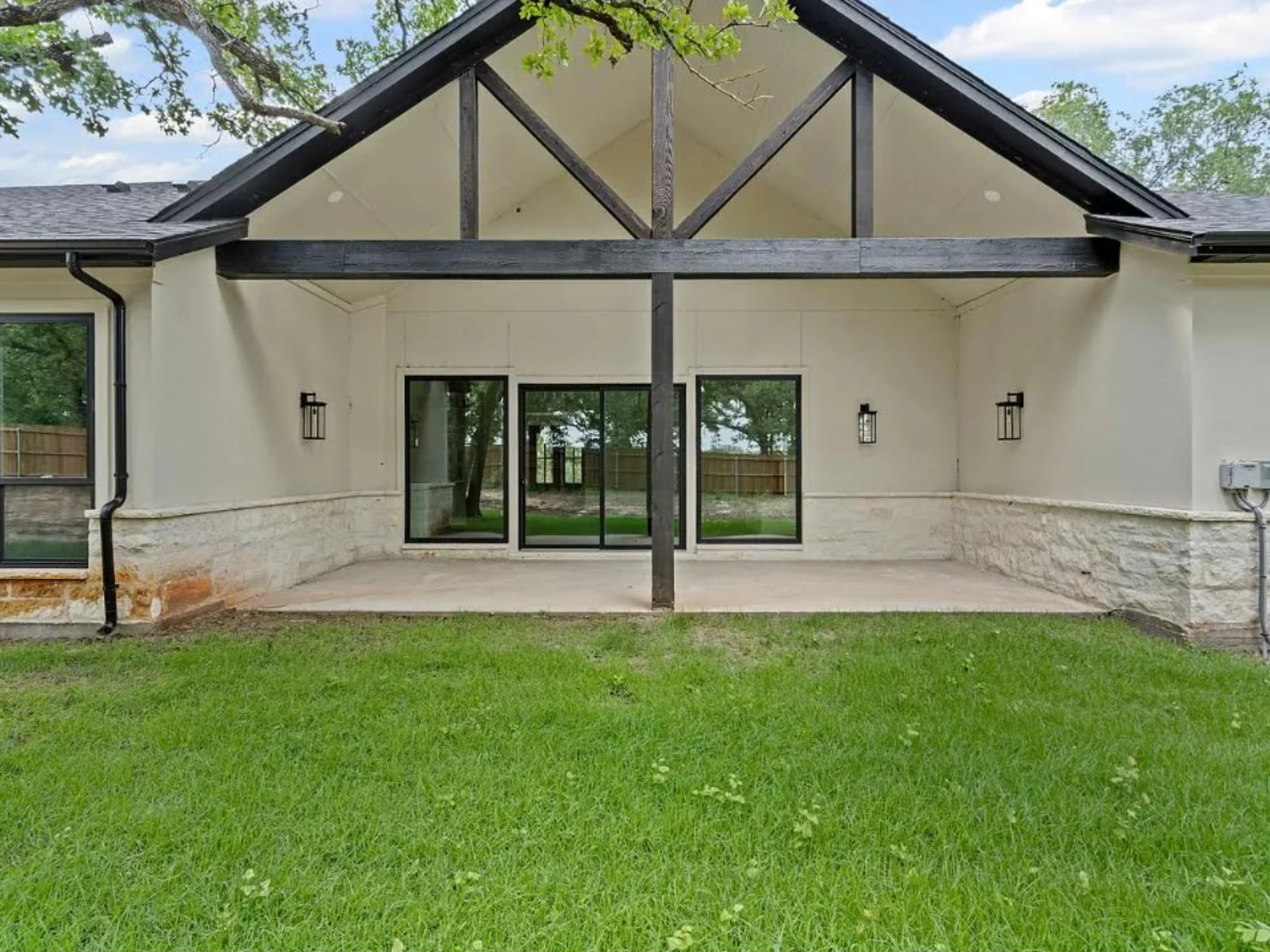 Front exterior of 3501 Williamson Rd, Granbury, TX