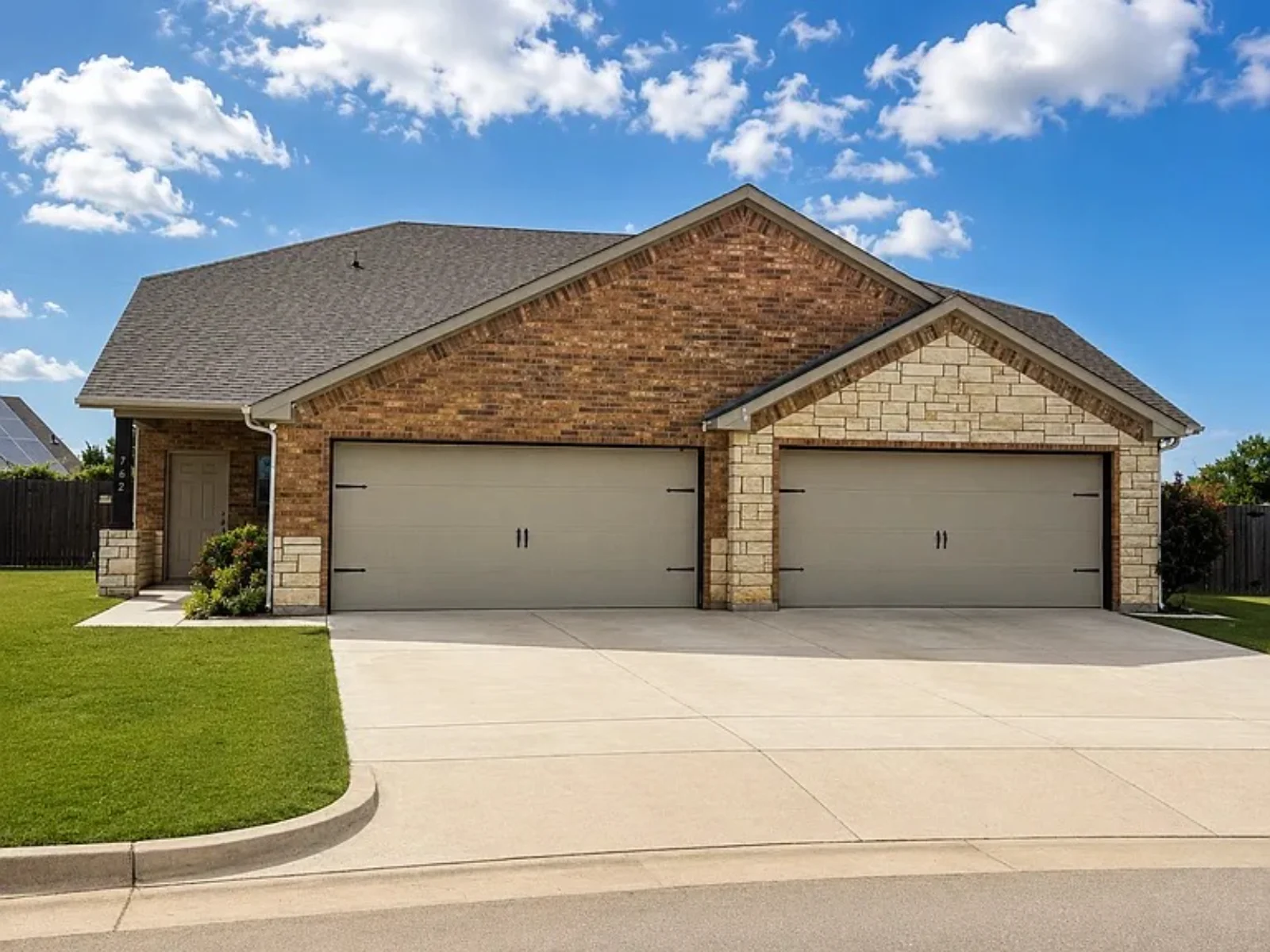Property photo of 762 Rolling Terrace Cir, Granbury, TX