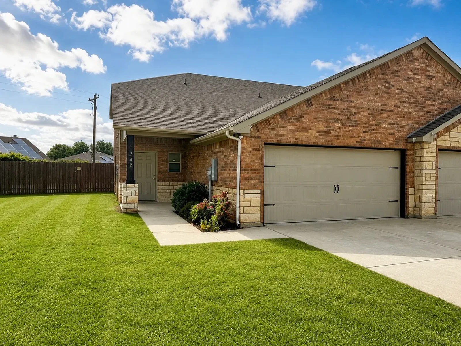Property photo of 762 Rolling Terrace Cir, Granbury, TX