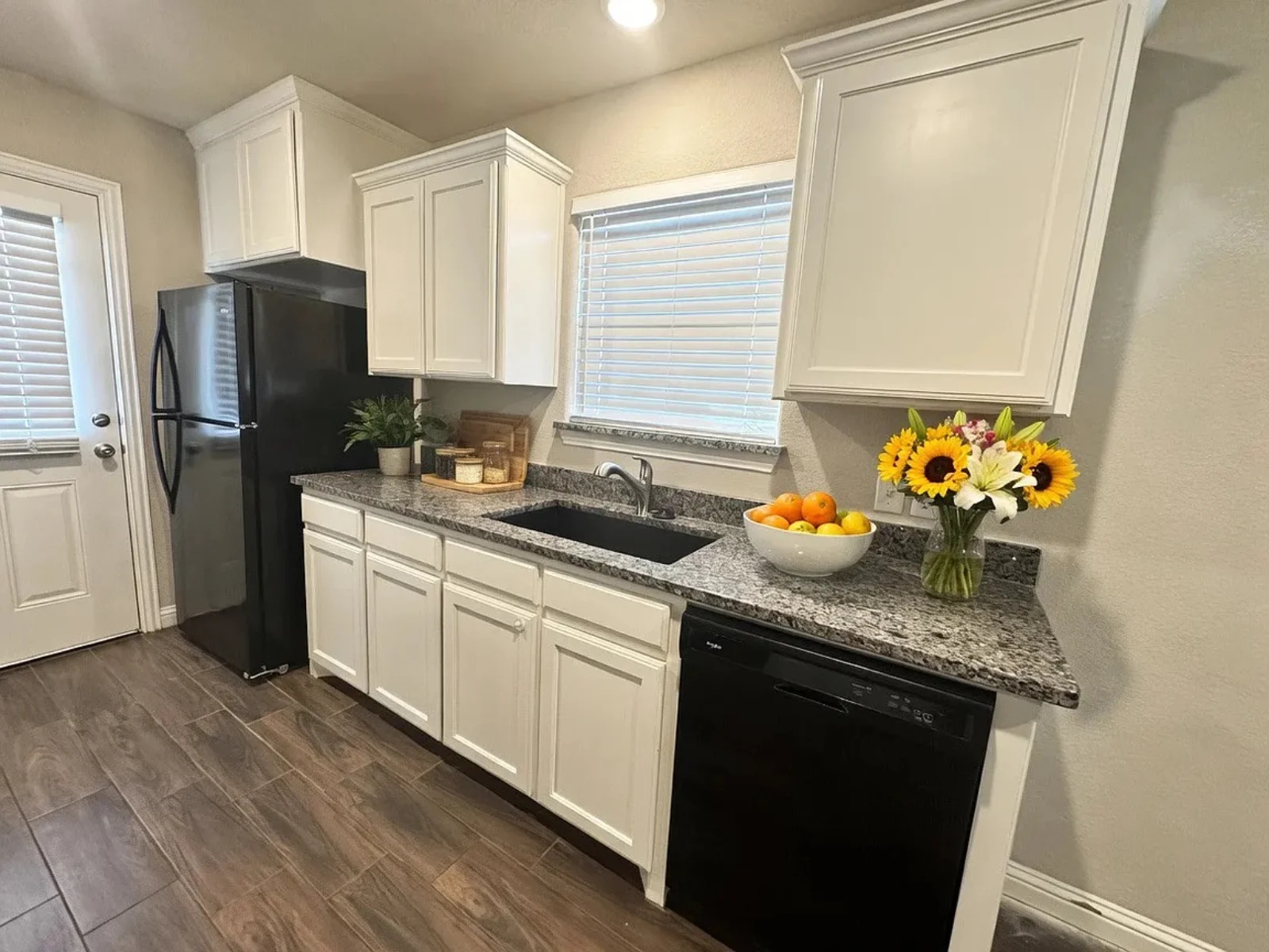 Property photo of 762 Rolling Terrace Cir, Granbury, TX